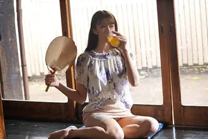 Mùa hè buồn chán ở quê địt cô vợ nhà cạnh bên thiếu thốn vì lấy ông xã già