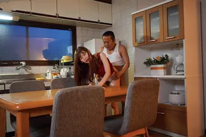Con gái bị anh xã mới của mẹ nện mỗi ngày, cho dù đã có người yêu