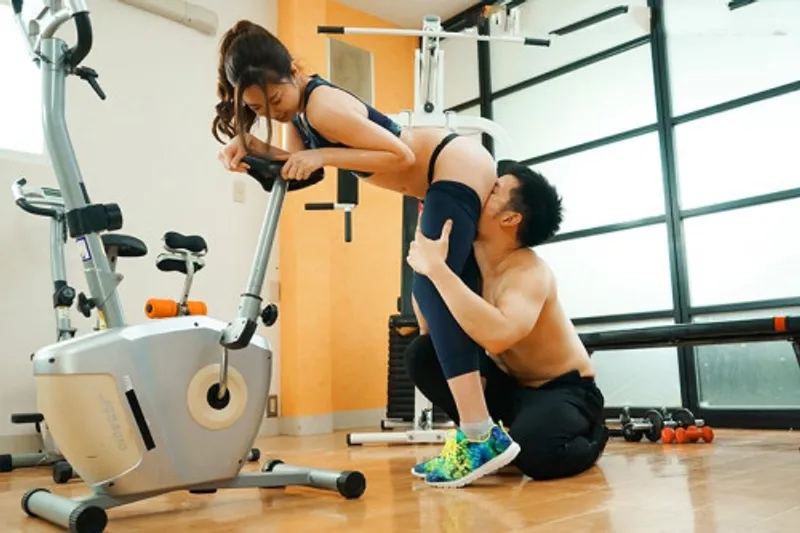 Xin anh xã đi tập gym, vợ yêu cắm sừng với anh pt
