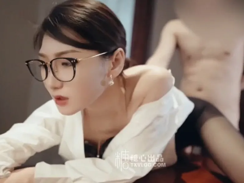 Vào phòng riêng được tiền bối nữ dâm đãng bú thằng nhỏ cho
